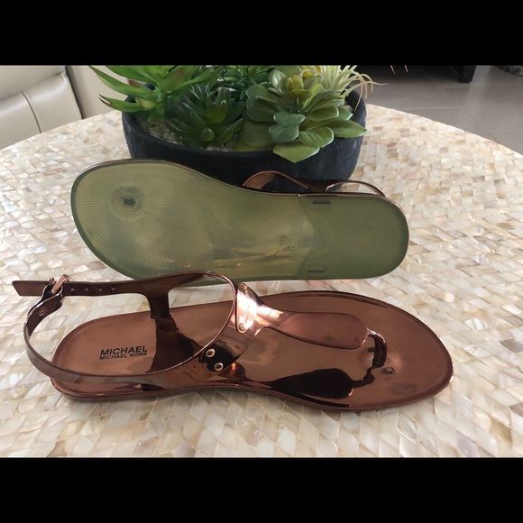 Michael Kors Sandle - Picture 3 of 4